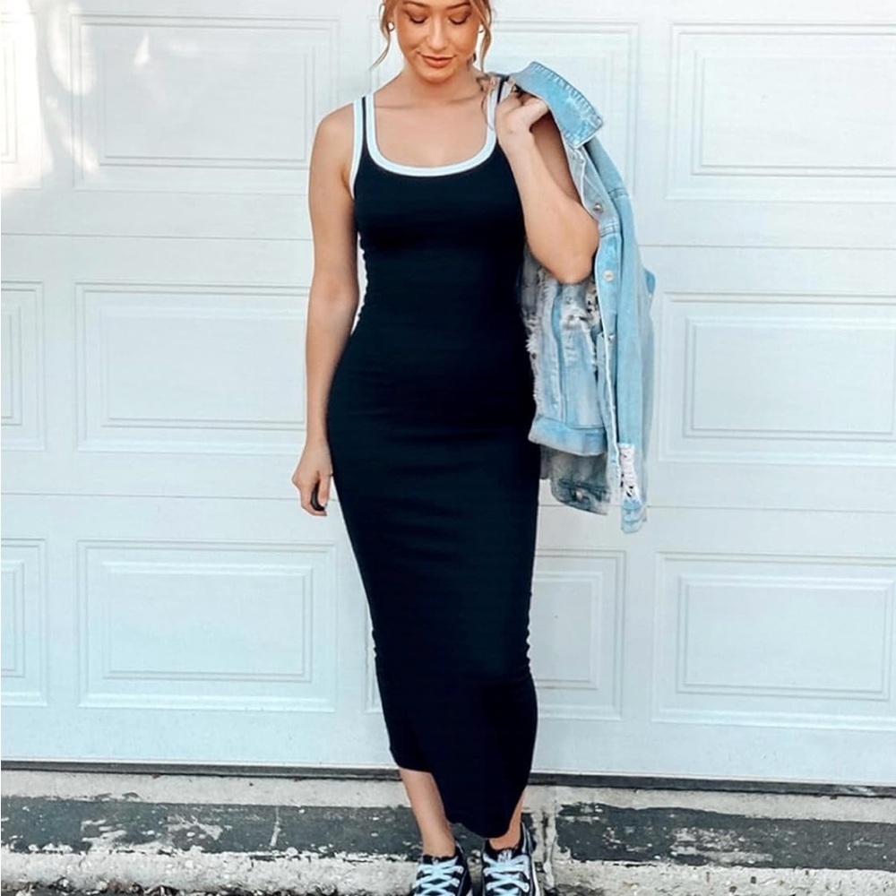 Black Sleeveless Dress